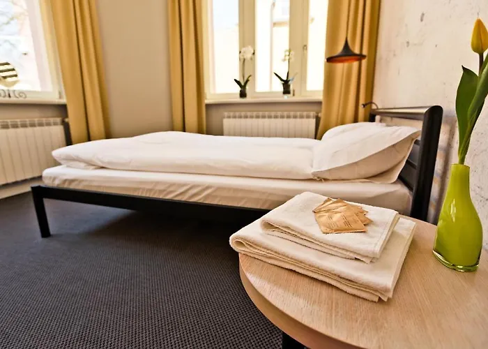Sleep In & Stary Rynek Хостел Познань