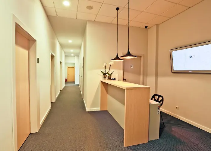 Sleep In & Stary Rynek Хостел Познань