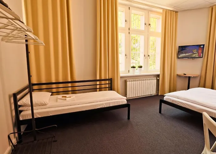 Sleep In & Stary Rynek Хостел Познань