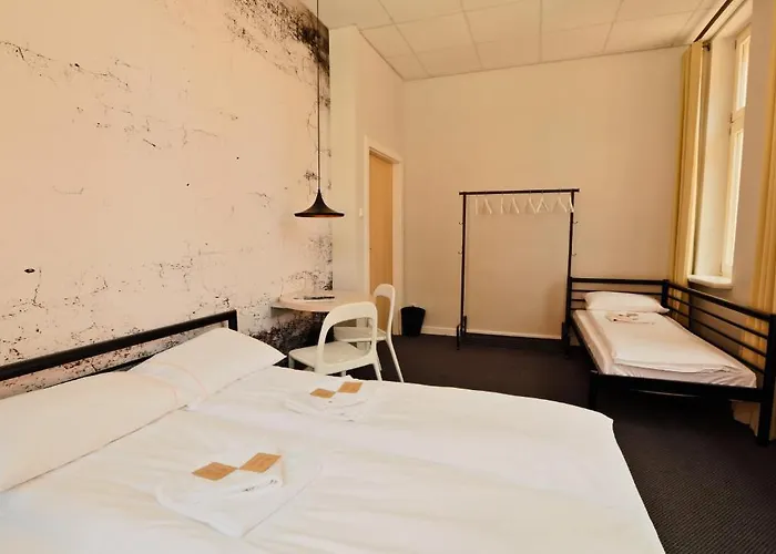 Sleep In & Stary Rynek Хостел